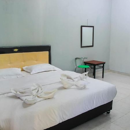 Pondok Wisata Dan Restoran Elim Waingapu Exterior photo