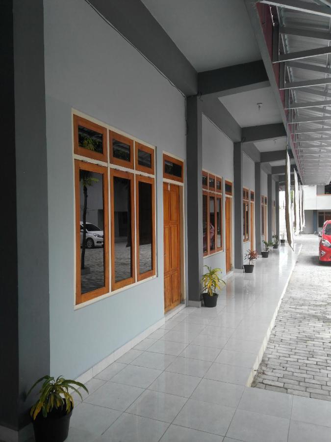 Pondok Wisata Dan Restoran Elim Waingapu Exterior photo