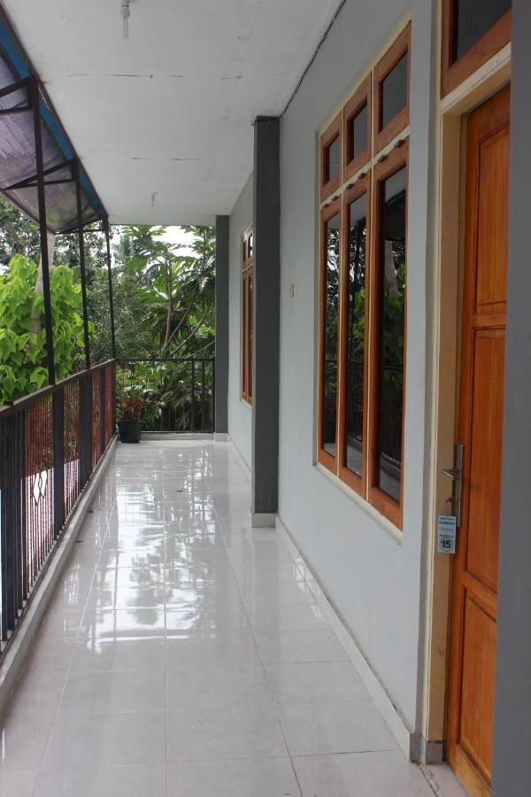 Pondok Wisata Dan Restoran Elim Waingapu Exterior photo