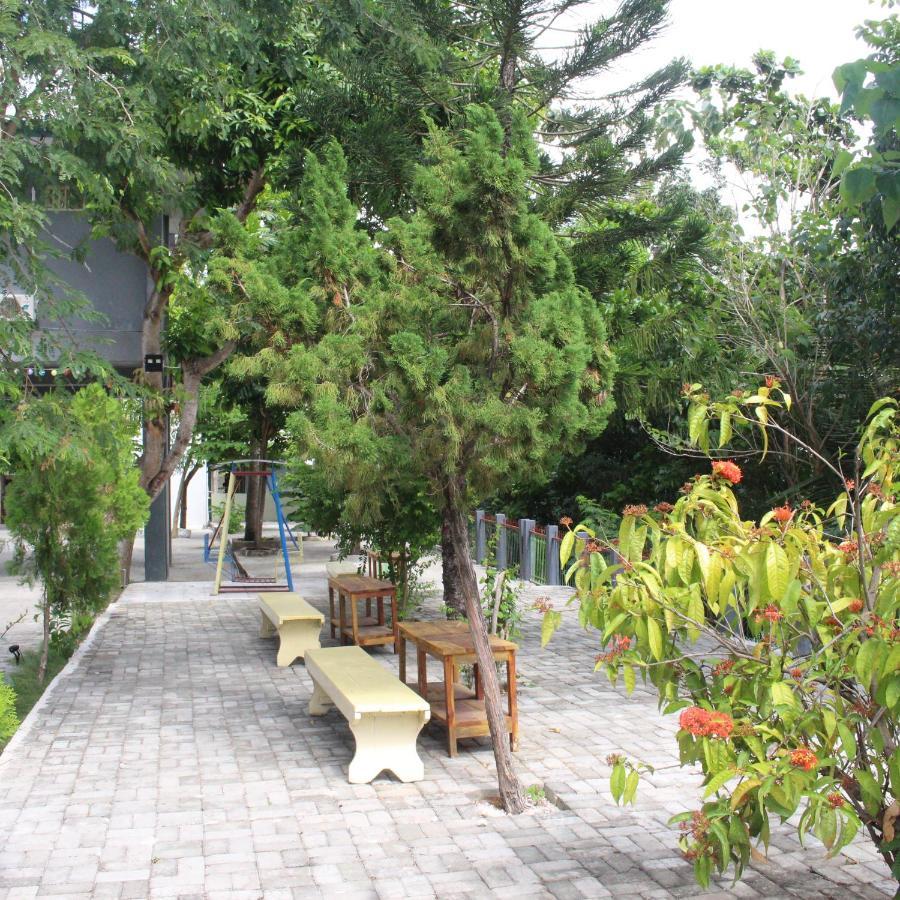 Pondok Wisata Dan Restoran Elim Waingapu Exterior photo